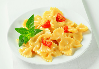 Bow tie pasta with cream sauce