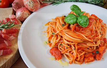 Spaghetti alla amatriciana...Tradizione Italiana
