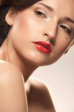  brunette with red lips