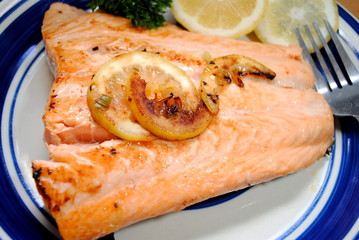 Cooked Salmon with Lemon Slices