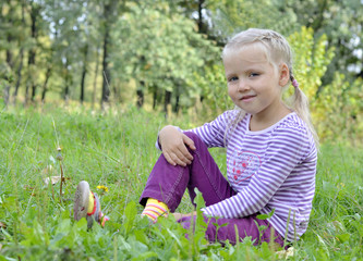 child for a walk in the park in autumn