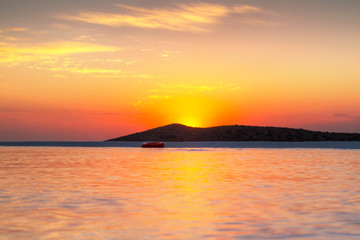 Fototapeta na wymiar Wschód słońca na zatokę Mirabello na Krecie, Grecja