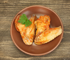 roasted chicken wings with parsley in the plate