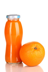 Fototapeta na wymiar Delicious orange juice in a bottle and orange next to it