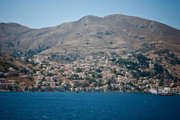 Fototapeta na wymiar Grecja Wyspa Symi Dodecanesse. Kolorowe domy