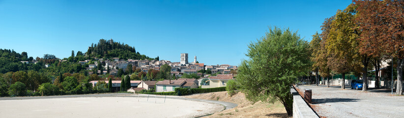 Fototapeta na wymiar Forcalquier panoramiczny (Luberon)