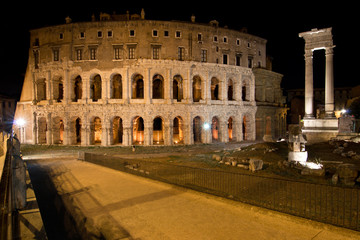 Fototapeta na wymiar Teatr Marcellusa w Rzymie - Włochy
