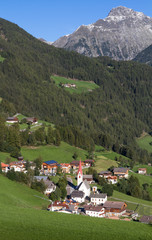 Fototapeta na wymiar Ahornach miejsce w Południowy Tyrol, Włochy