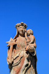 Vierge  à l'enfant .