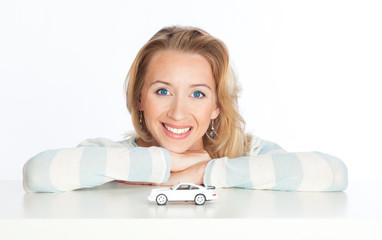 junge frau mit Auto