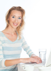 frau am arbeitsplatz