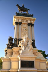 Pomnik Alfonsa XII w parku Retiro w Madrycie, Hiszpania