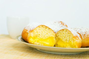 donuts with cream
