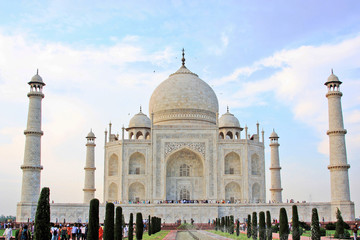 Fototapeta na wymiar Widok z przodu z Taj Mahal. Indie