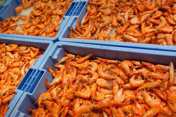 raw shrimps on trays
