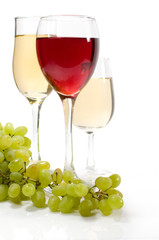 red and white wine with grapes