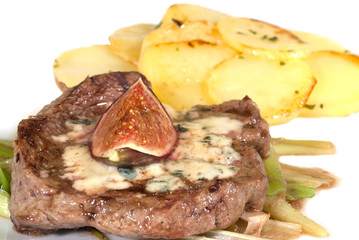 Steak with figs and roquefort