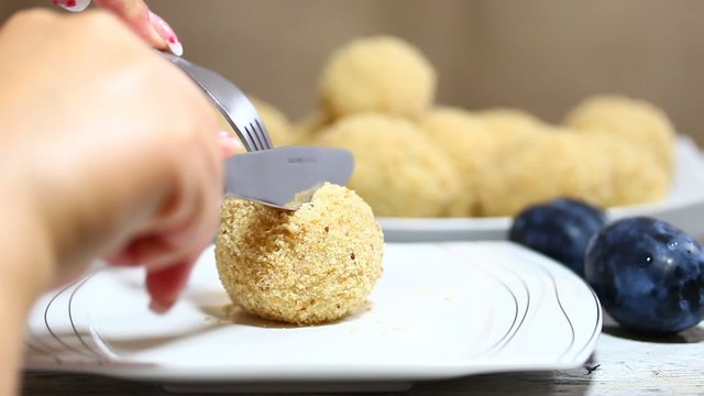 Plum dumplings