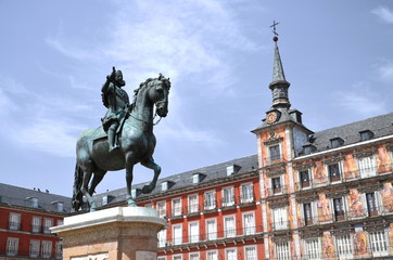 Fototapeta na wymiar Pomnik Filipa III na Plaza Mayor w Madrycie, Hiszpania