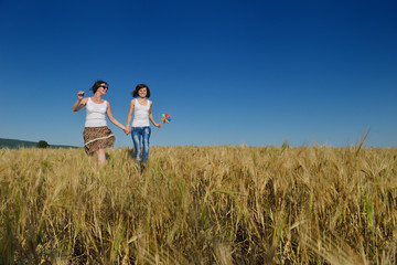 Naklejka na ściany i meble happy couple in wheat field