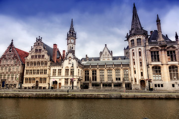 Fototapeta na wymiar widok zabytkowej dzielnicy miasta Ghent, Belgia