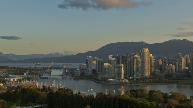 Timelapse sunrise at Vancouver Skyline with boats on the river