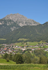 Fototapeta na wymiar Urlaubsort Telfes im Stubaital in Tirol