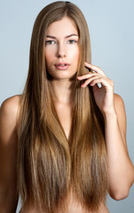 Obraz premium beautiful woman with long straight blond hair