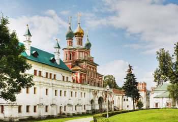 Fototapeta na wymiar Gate Church and the wall of the Novodevichy Convent. Moscow.