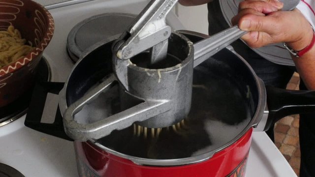 Schw&auml;bische Sp&auml;tzlesmaschine