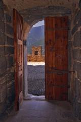 Fototapeta na wymiar Zamek w drzwiach