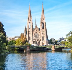 Fototapeta na wymiar Eglise Saint-Paul de Strasbourg, Francja.