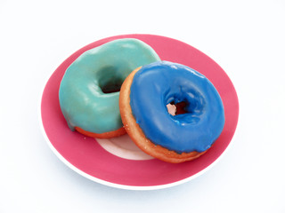 Dulces donas en un plato.