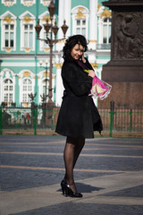 Obraz premium Beautiful italian woman on the old city street