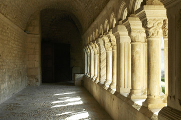 Vecchio monastero francese in Provenza, Francia - obrazy, fototapety, plakaty