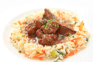 Rindergulasch auf Gemüsereis