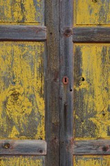 verwitteter Fensterladen