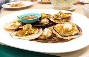 Grilled Scallops with Garlic Butter and Mozzarella Cheese