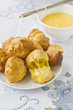 Choux buns wit custard