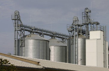 silos agriculture buildings