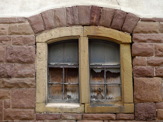 Schäden an Hauswand