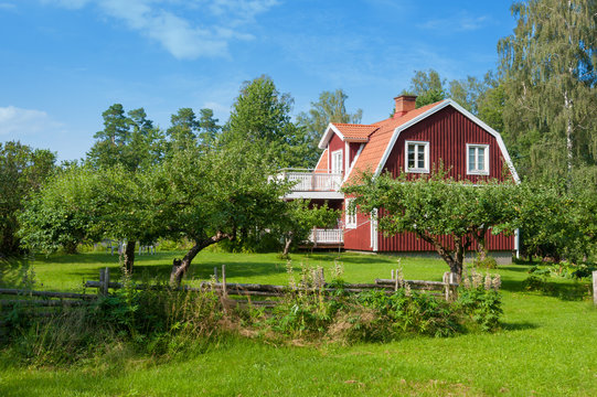 Rotes Holzhaus in Småland, Schweden