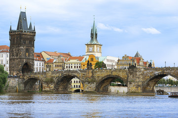 Fototapeta na wymiar Widok z Mostu Karola w Pradze