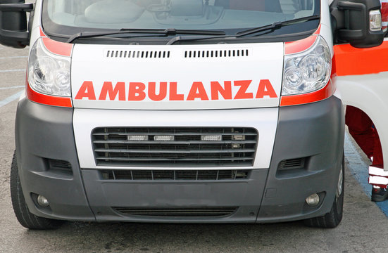 hood of the ambulance written in Italian straight