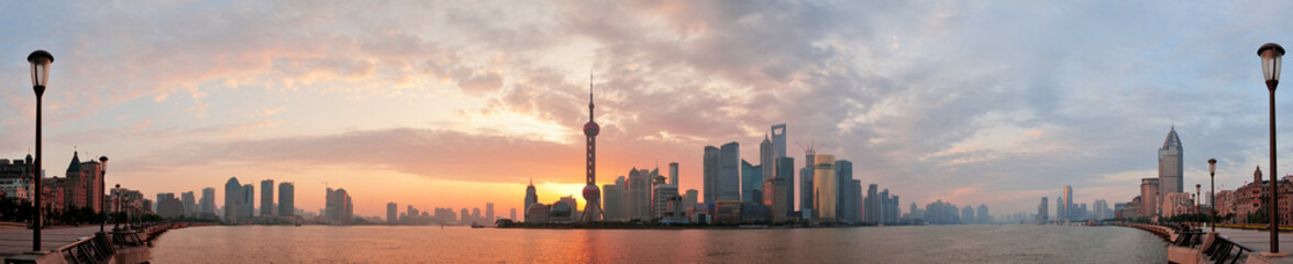 Naklejka premium Szanghaj rano sylwetka panoramę