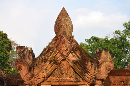Detalle de un dintel de Banteay Srei . Angkor. Camboya