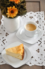 Topfen mit Kaffeetasse