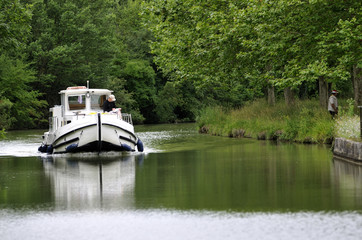 Sur le canal du Midi