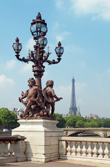 Fototapeta na wymiar Pont Alexandre Bridge z Wieży Eiffla, Paryż