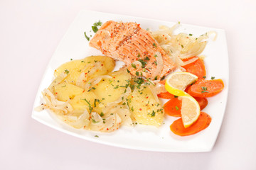 salmon fillet with potatoes